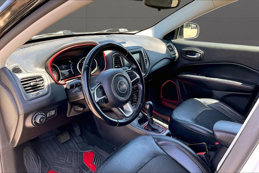 Used 2020 Jeep Compass Trailhawk AWD/4WD image 11