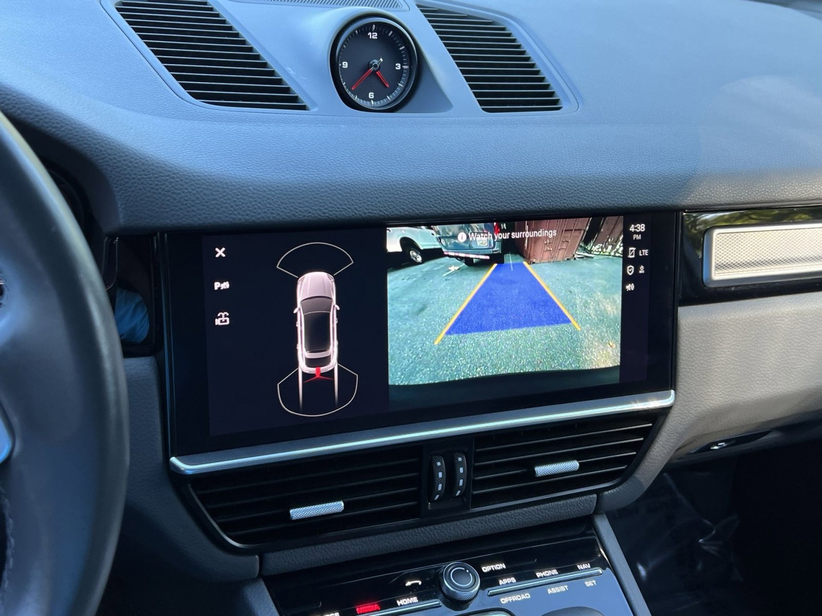 Used 2022 Porsche Cayenne Platinum Edition image 17