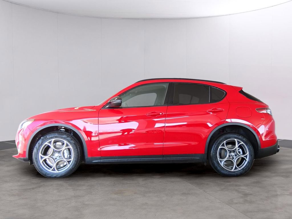 New 2025 Alfa Romeo Stelvio Sprint image 4