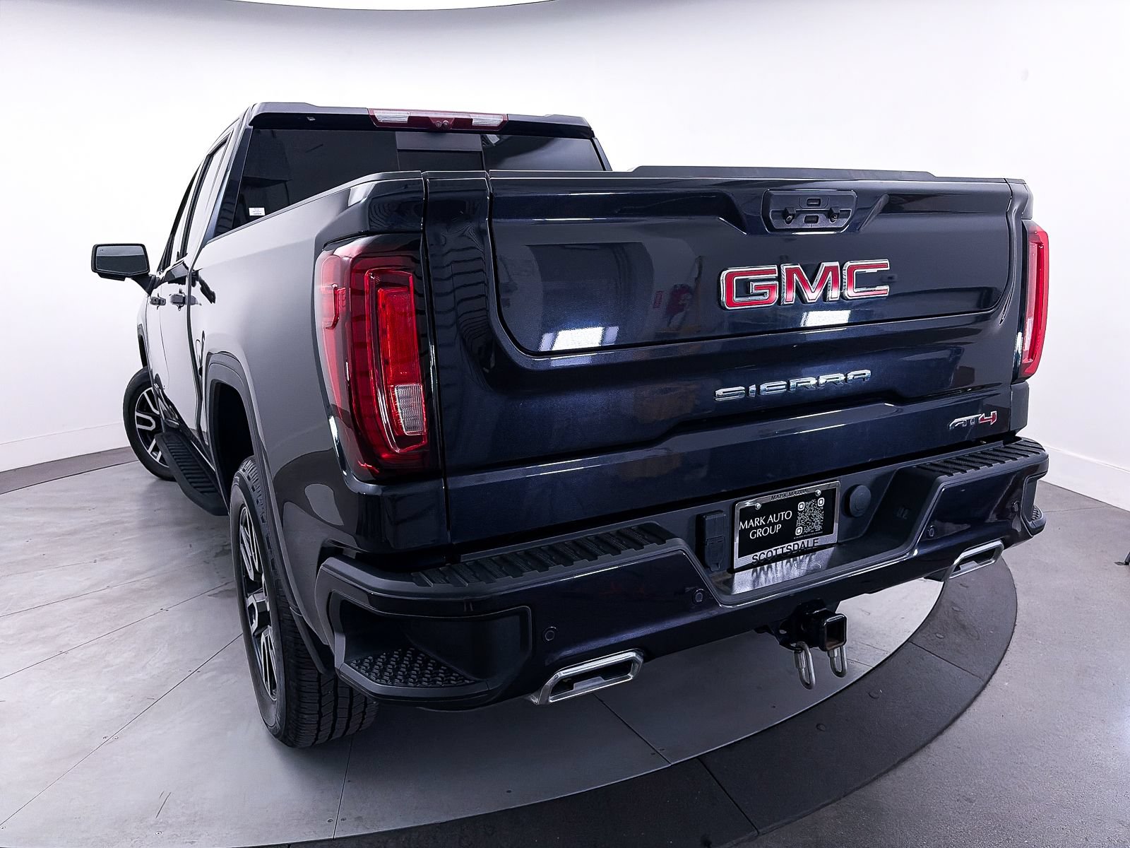 Used 2023 GMC Sierra 1500 AT4 w/ AT4 Premium Package AWD/4WD image 12