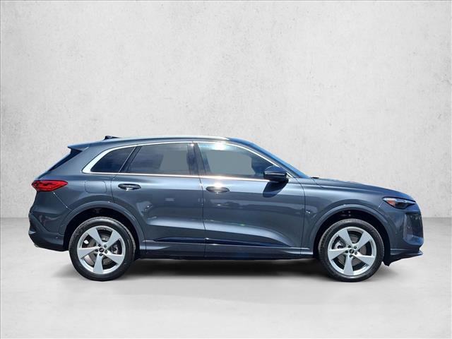 Certified 2025 Audi Q5 Premium AWD/4WD image 4