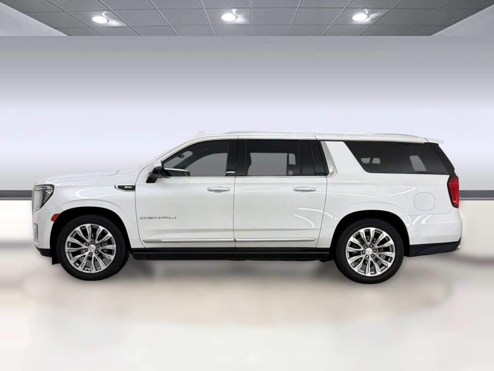Used 2021 GMC Yukon XL Denali w/ Denali Ultimate Package RWD image 2