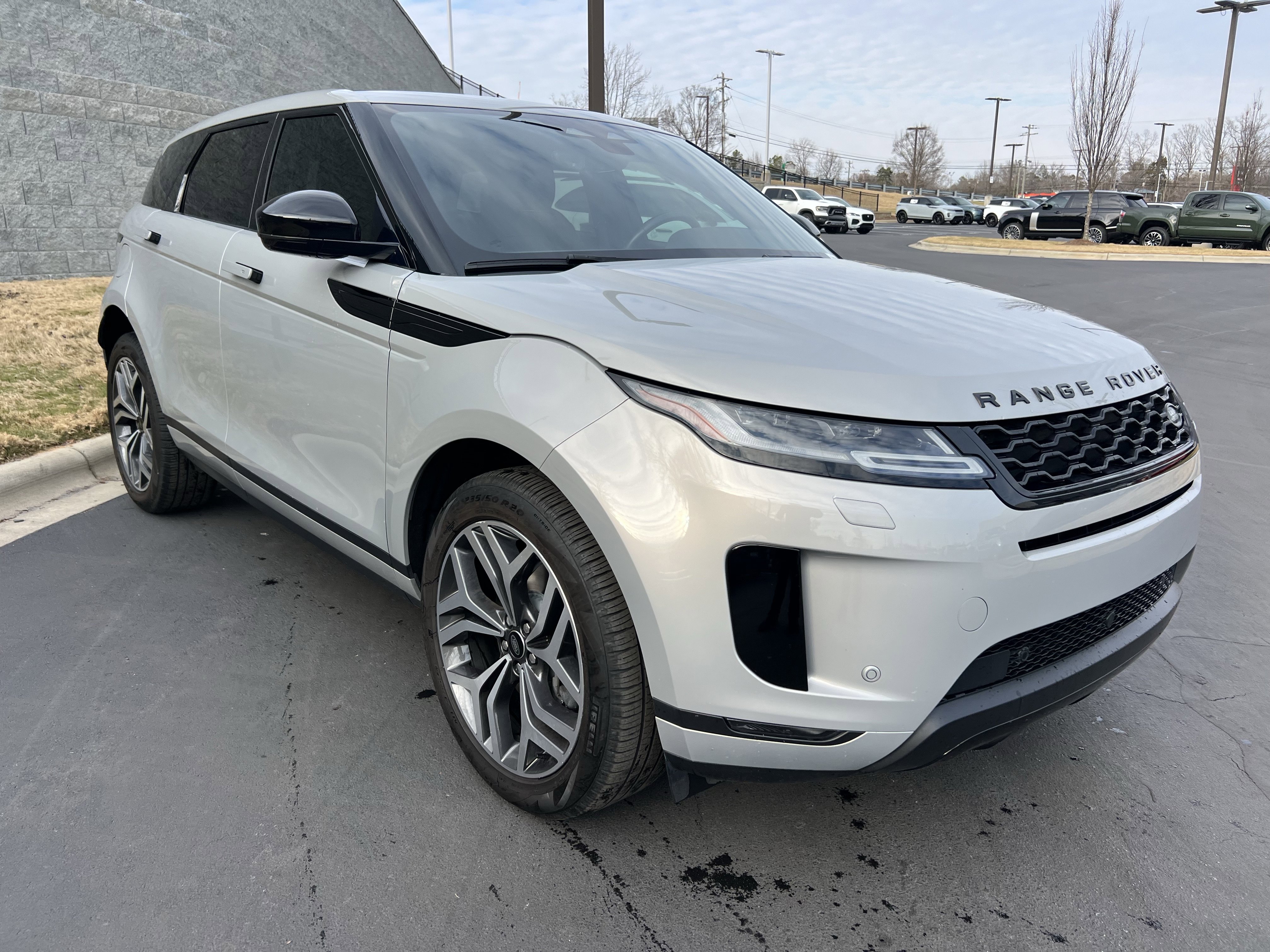 Certified 2023 Land Rover Range Rover Evoque SE image 9