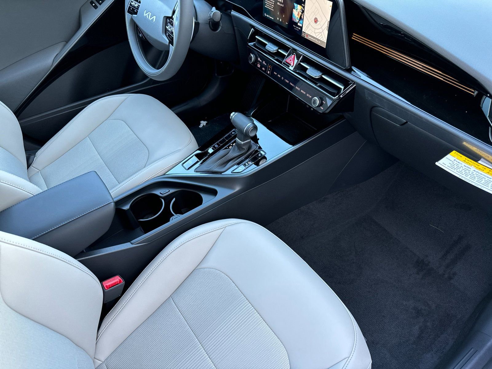 New 2025 Kia Niro EX image 17