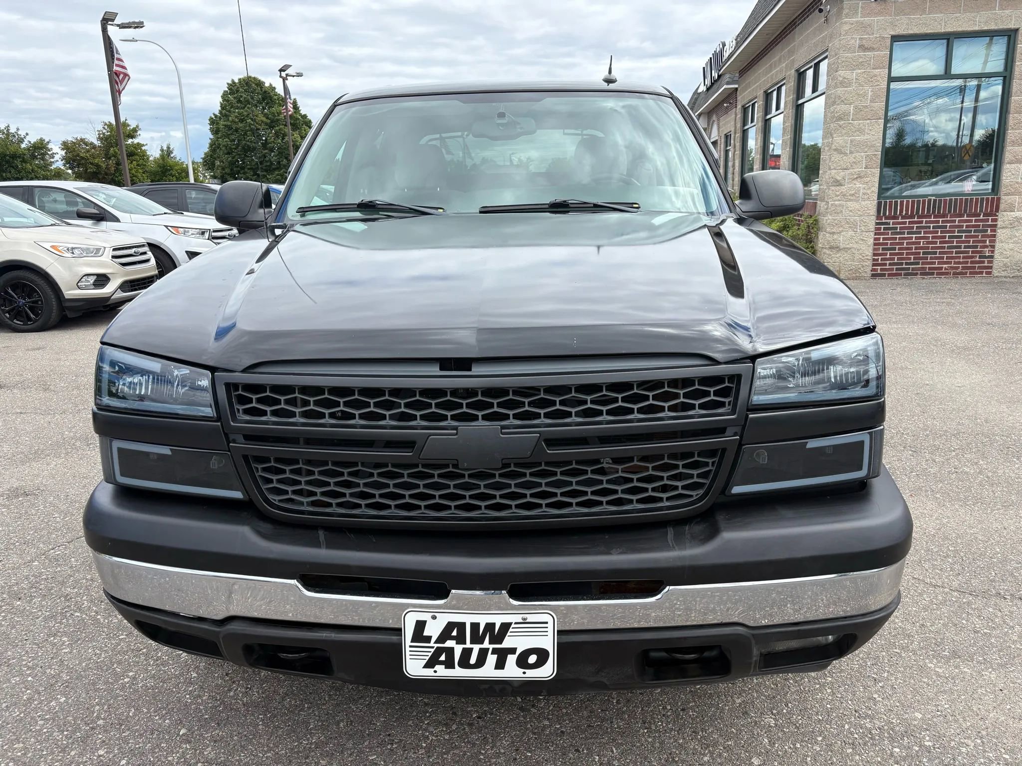 Used 2005 Chevrolet Avalanche Z71 w/ Preferred Equipment Group image 2