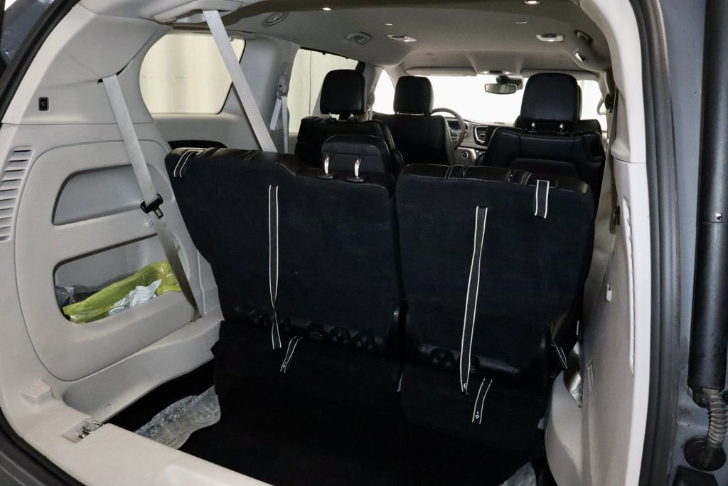 Used 2023 Chrysler Pacifica Touring-L FWD image 12