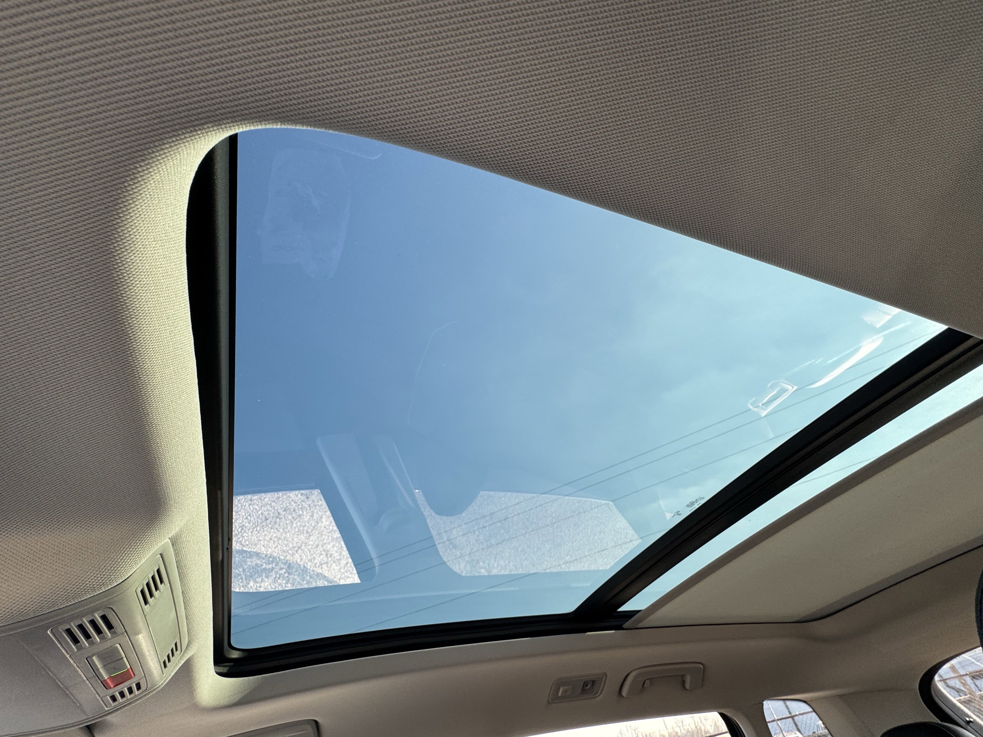 Used 2024 Volkswagen Taos SE image 15