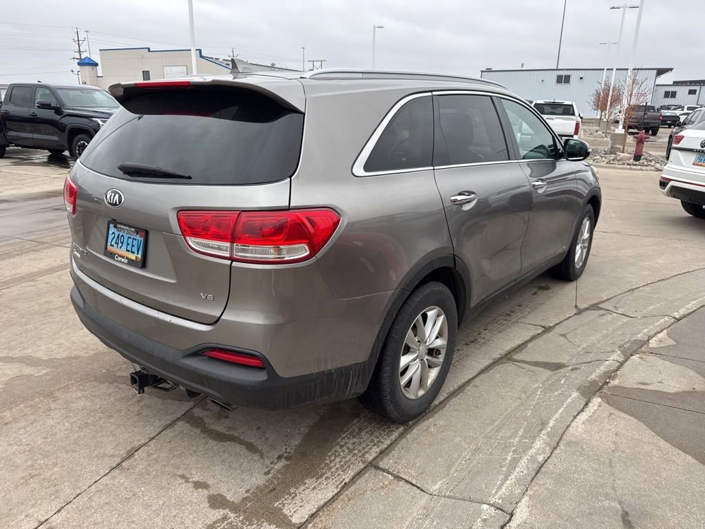 Used 2016 Kia Sorento LX image 4
