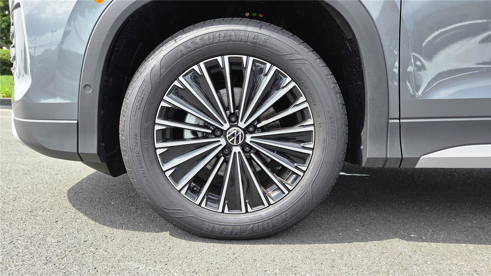 New 2026 Volkswagen Tiguan S FWD image 10