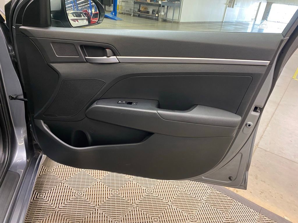 Used 2019 Hyundai Elantra SE w/ Cargo Package FWD image 15