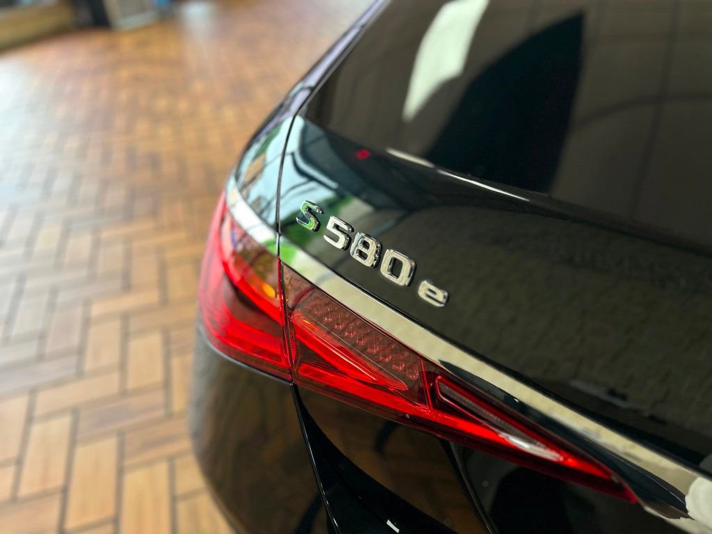 Used 2023 Mercedes-Benz S 580e 4MATIC Sedan w/ Warmth & Comfort Package image 8