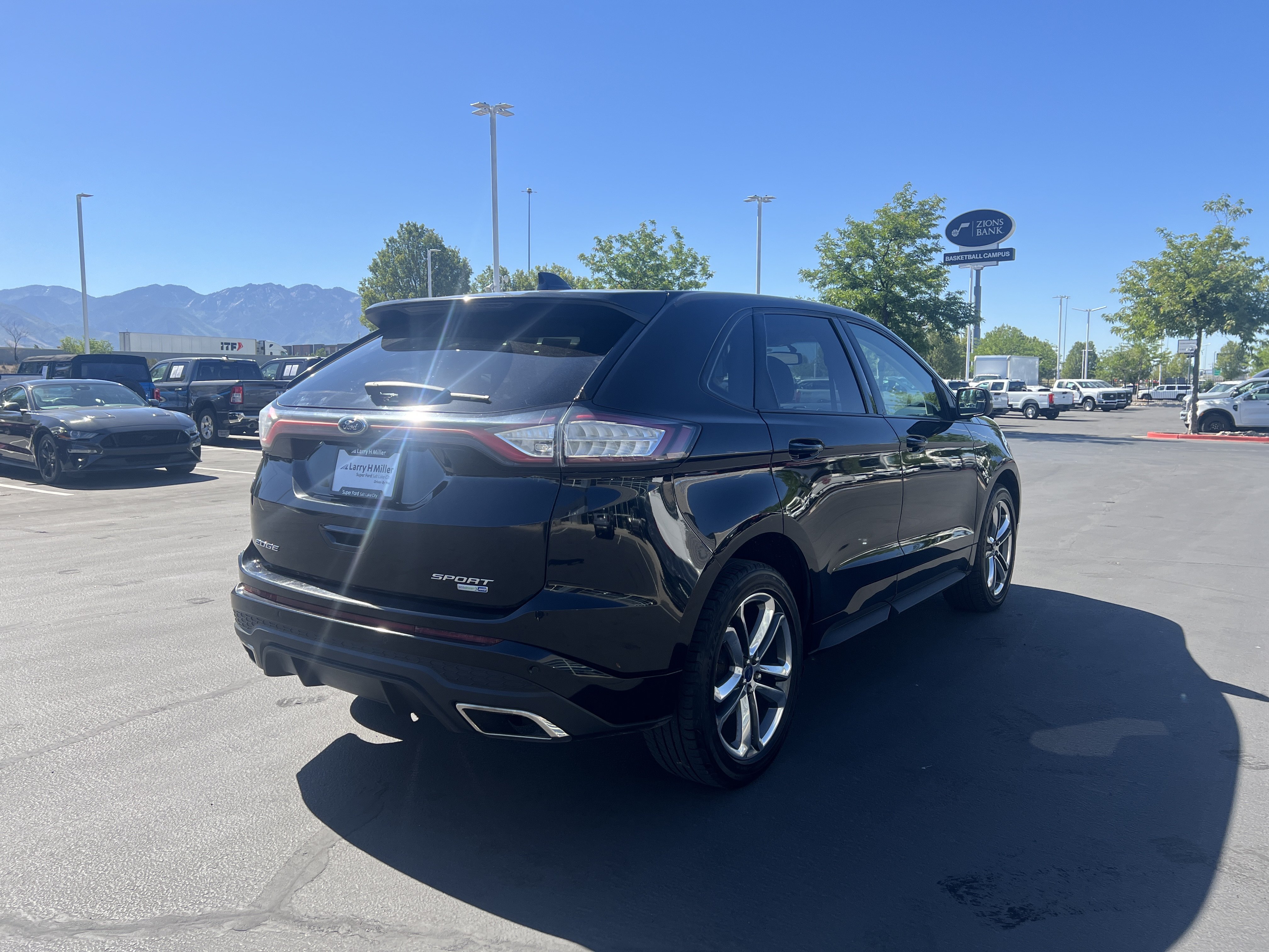 Used 2016 Ford Edge Sport w/ Cold Weather Package AWD/4WD image 5