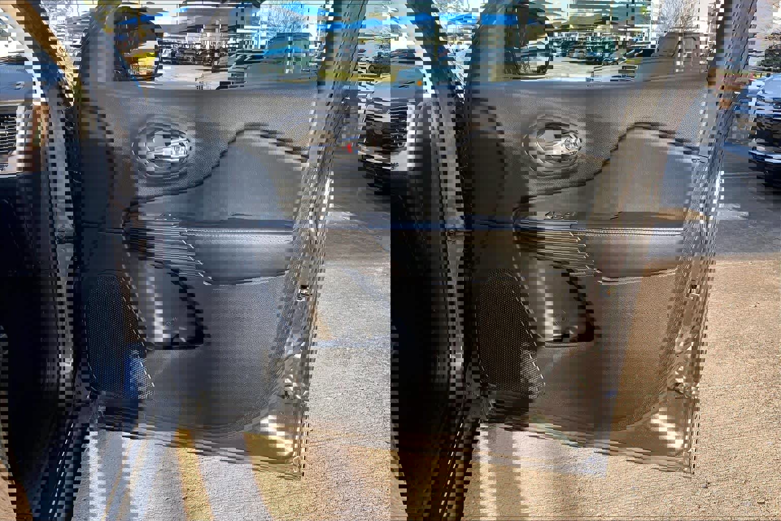 Used 2017 Jeep Cherokee Limited image 23