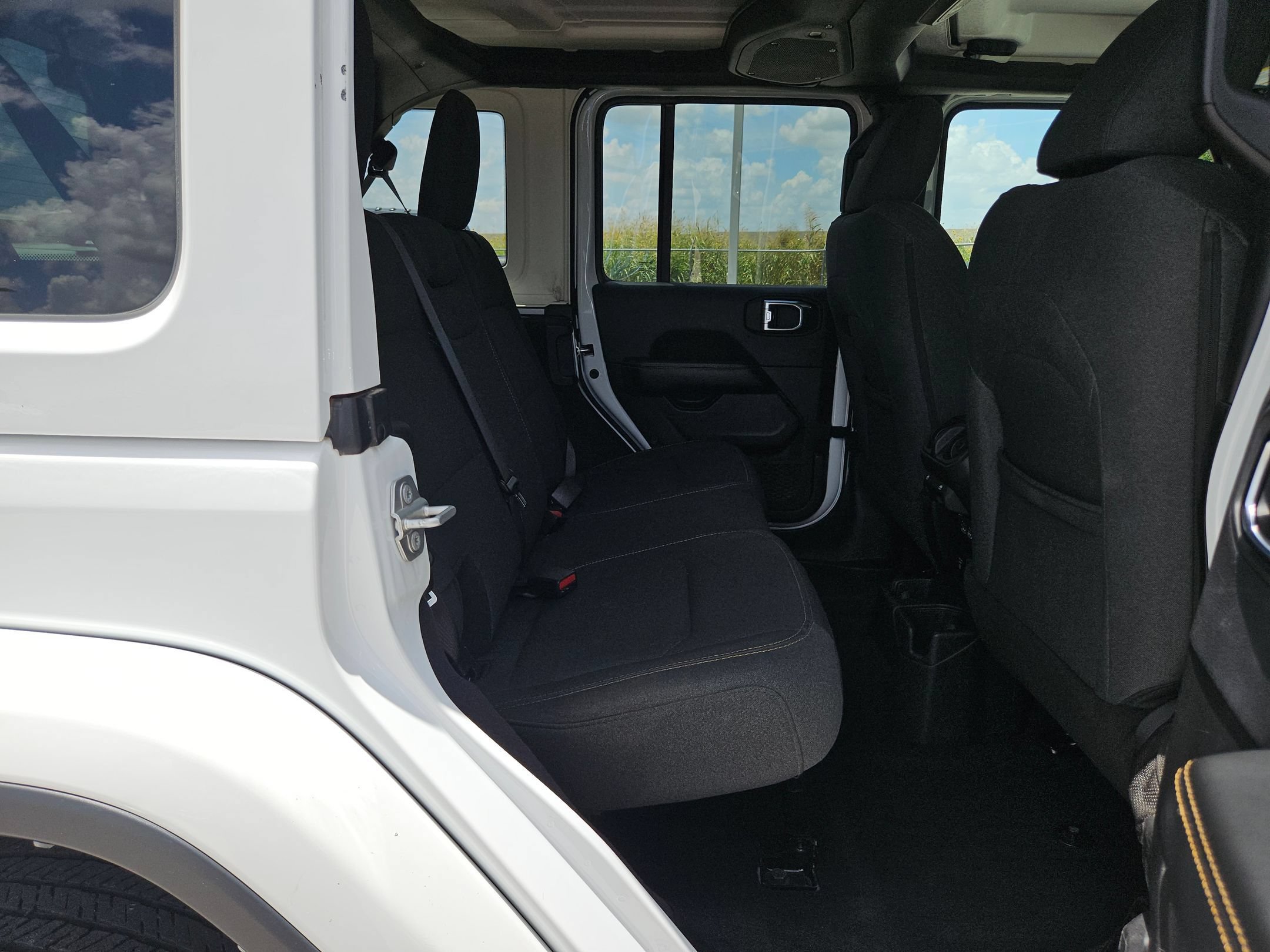 Used 2025 Jeep Wrangler Unlimited Sahara AWD/4WD image 25