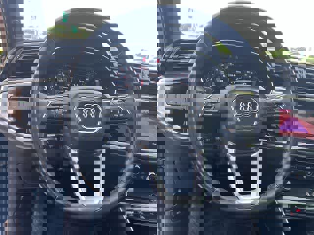 Used 2020 Audi Q3 2.0T Premium w/ Convenience Package image 17