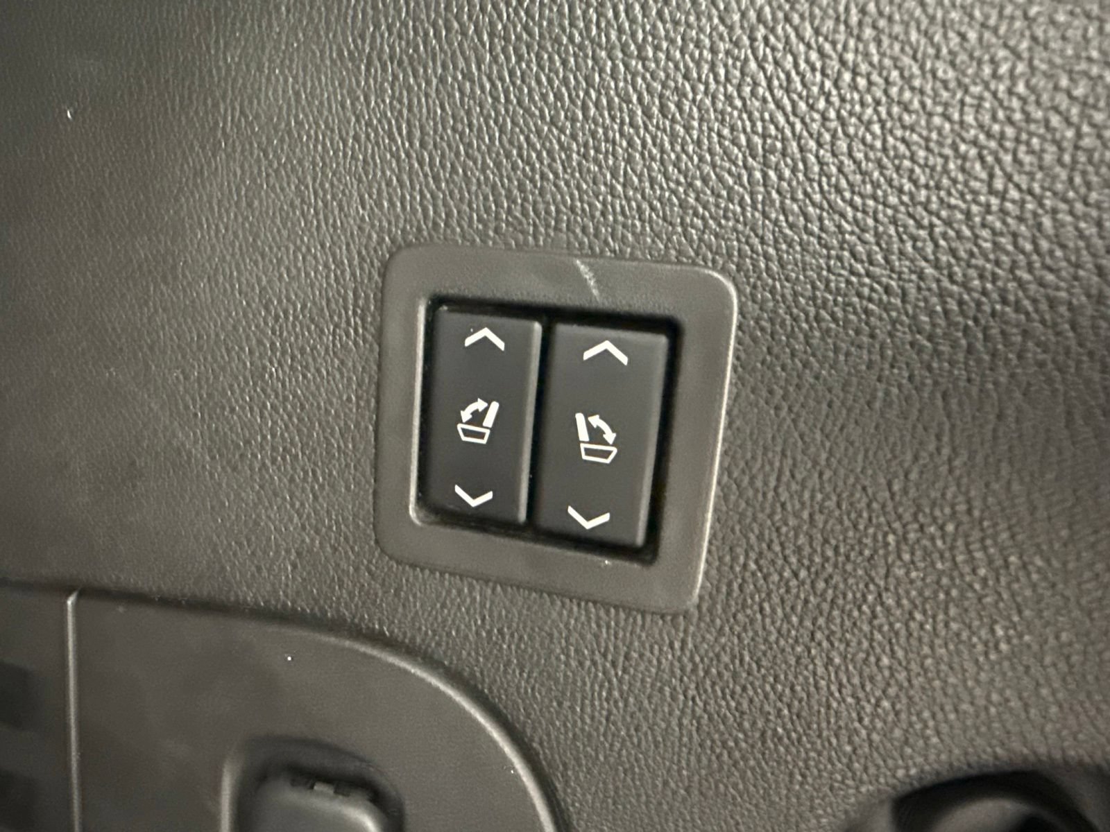 Used 2015 Cadillac Escalade 4WD image 9