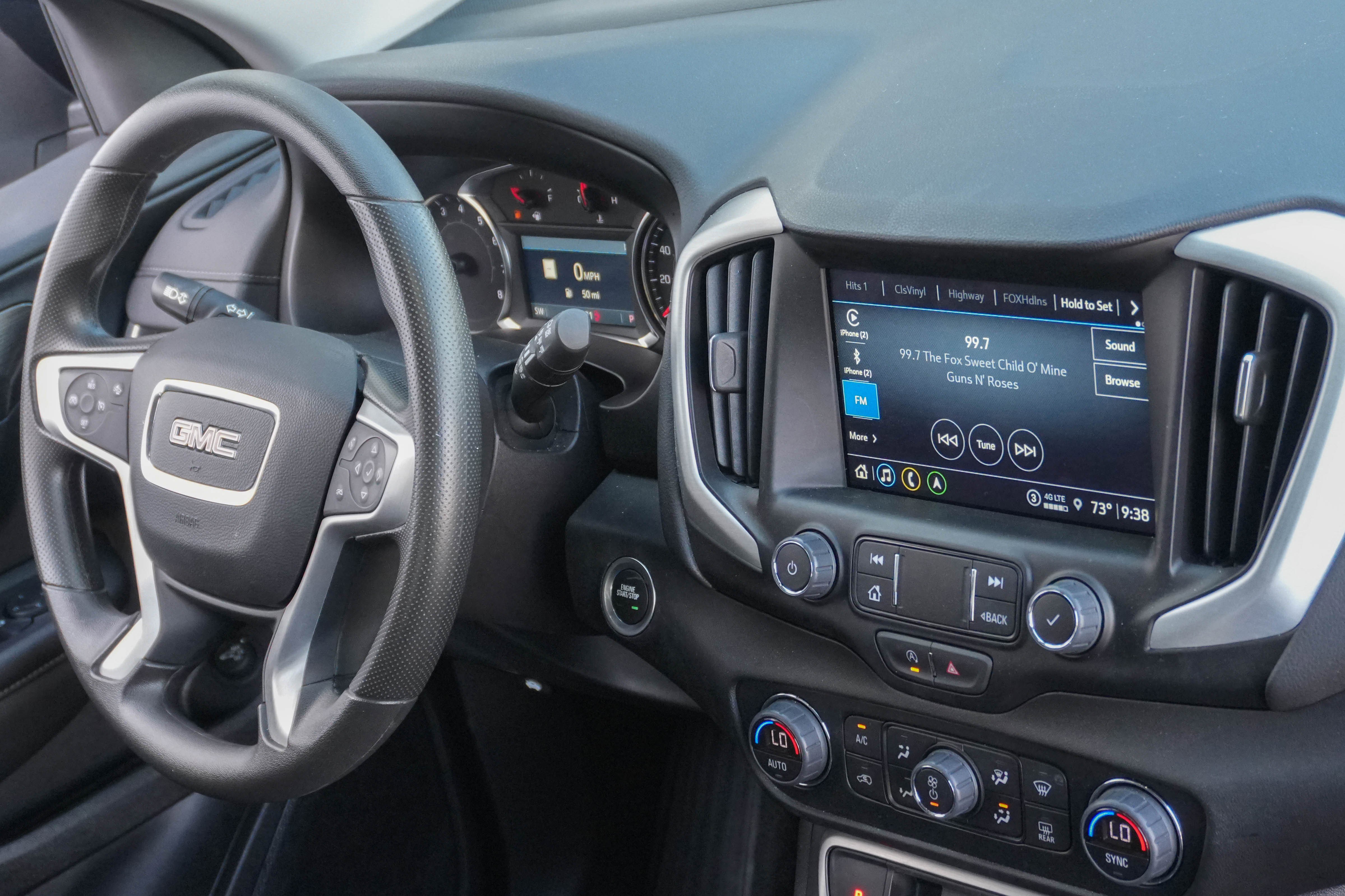 Used 2024 GMC Terrain SLE w/ Driver Convenience Package FWD image 9