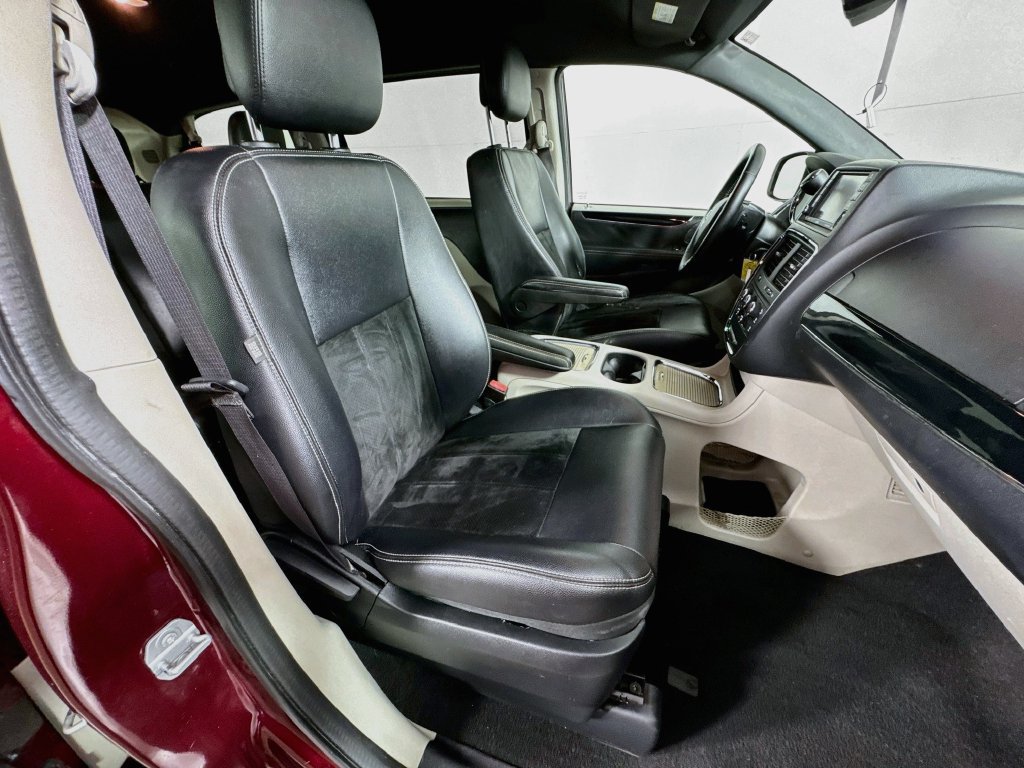 Used 2017 Dodge Grand Caravan SXT FWD image 34