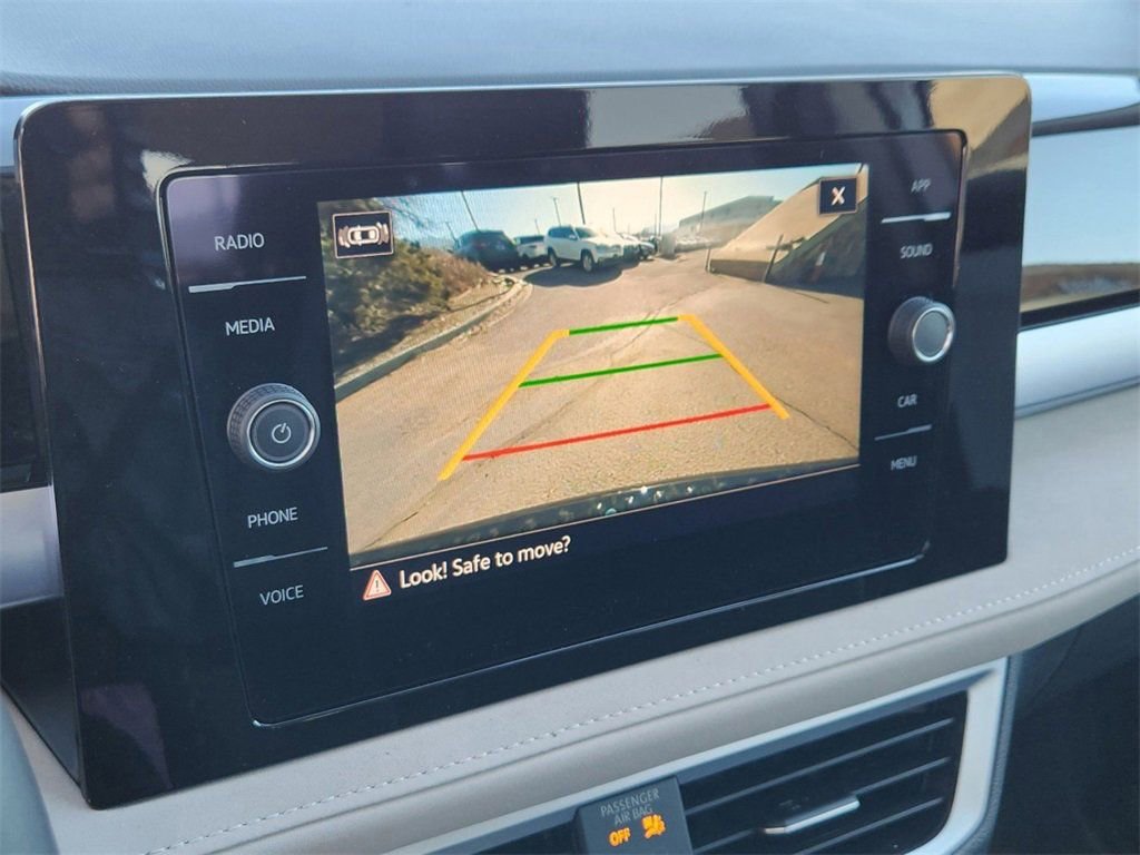 New 2025 Volkswagen Taos SE image 12