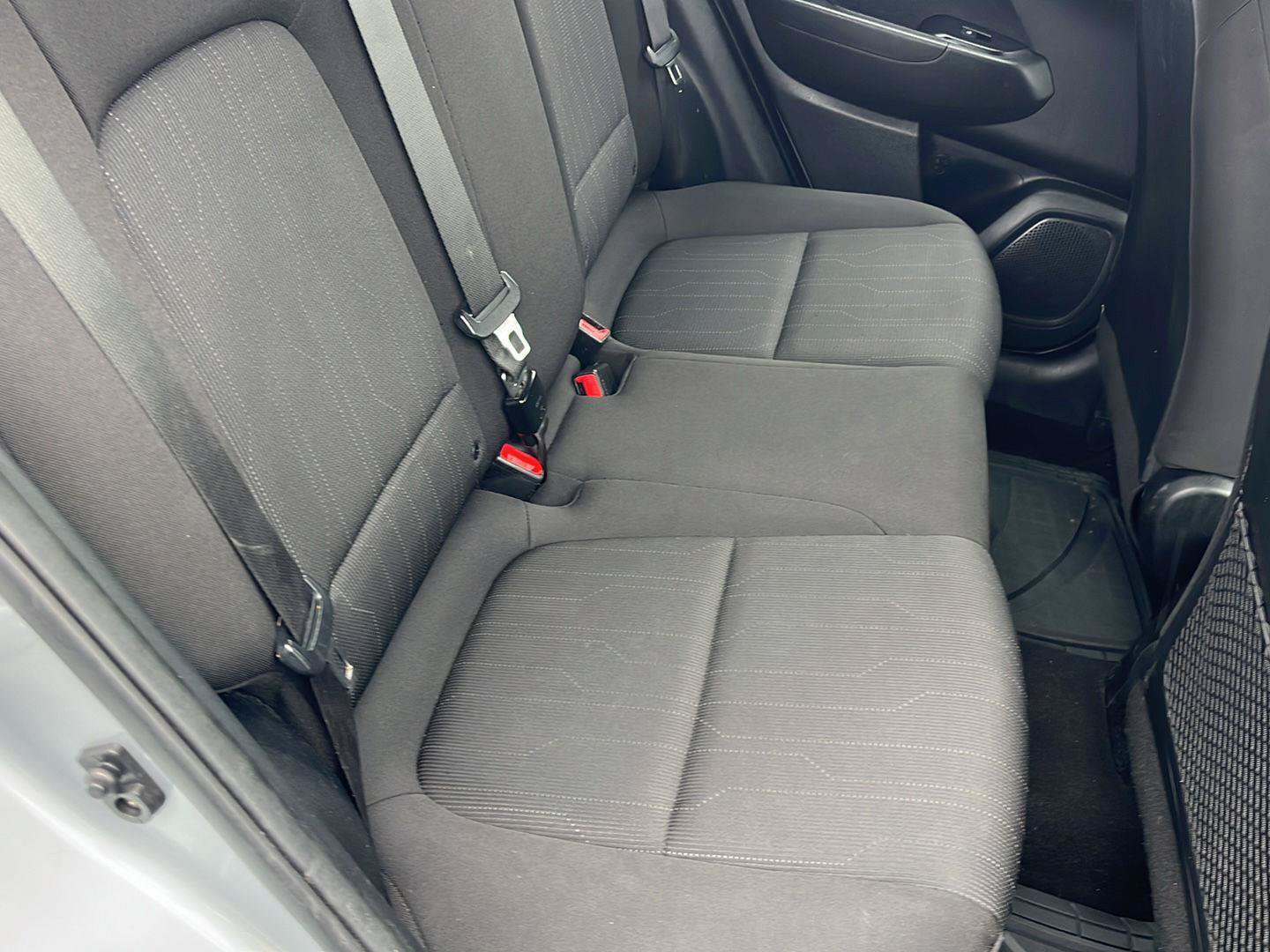 Used 2021 Hyundai Venue SE FWD image 25