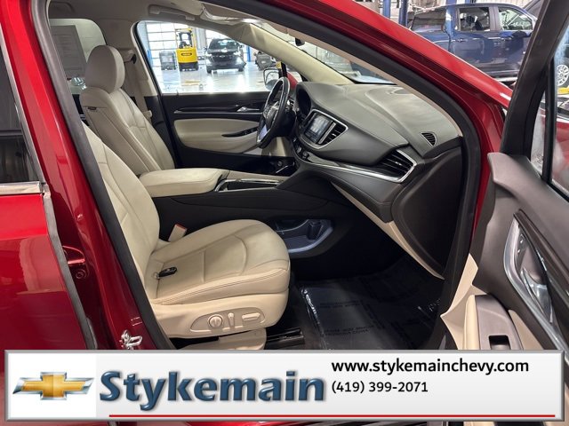 Used 2023 Buick Enclave Essence image 19