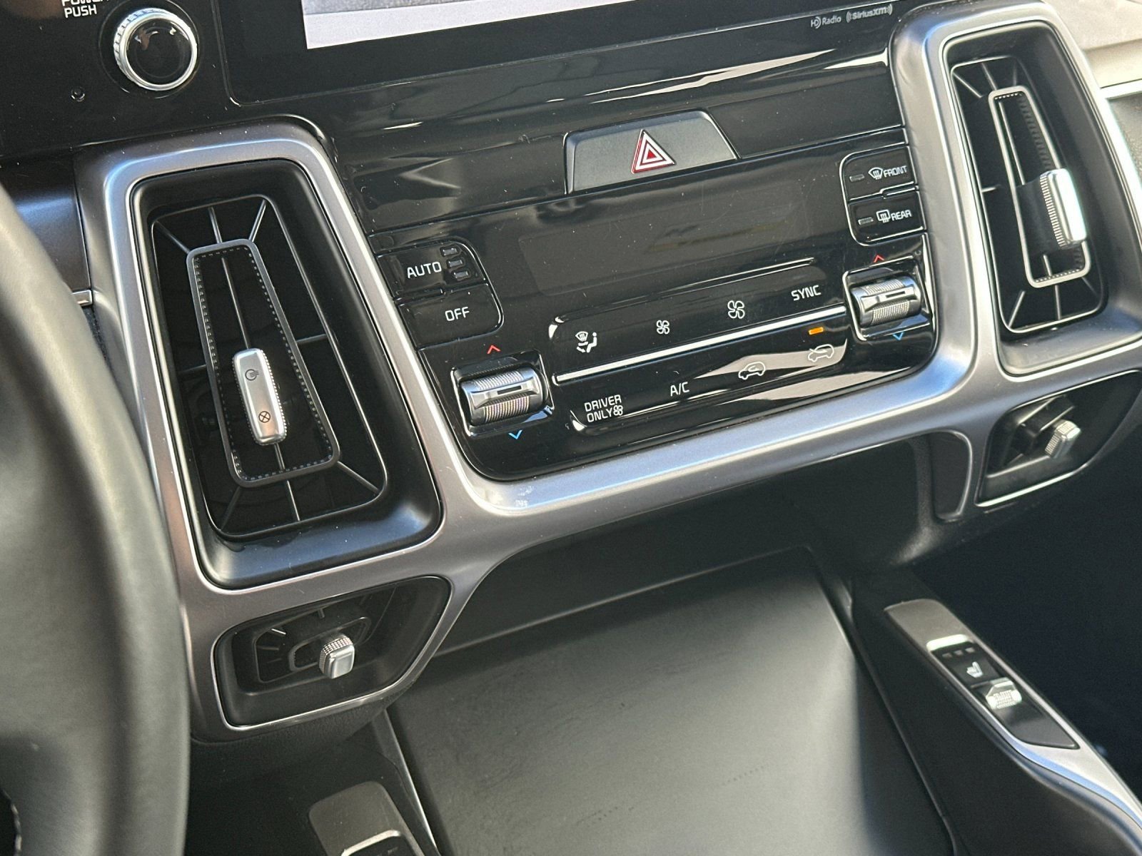 Used 2022 Kia Sorento S image 22