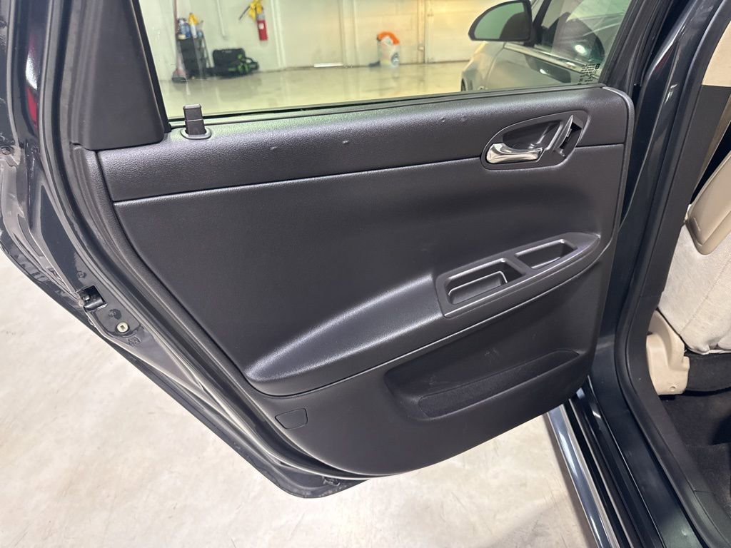 Used 2014 Chevrolet Impala LT w/ LT Sunroof Package image 30