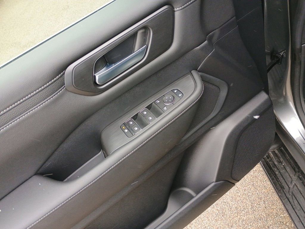 New 2025 Nissan Armada SV image 12