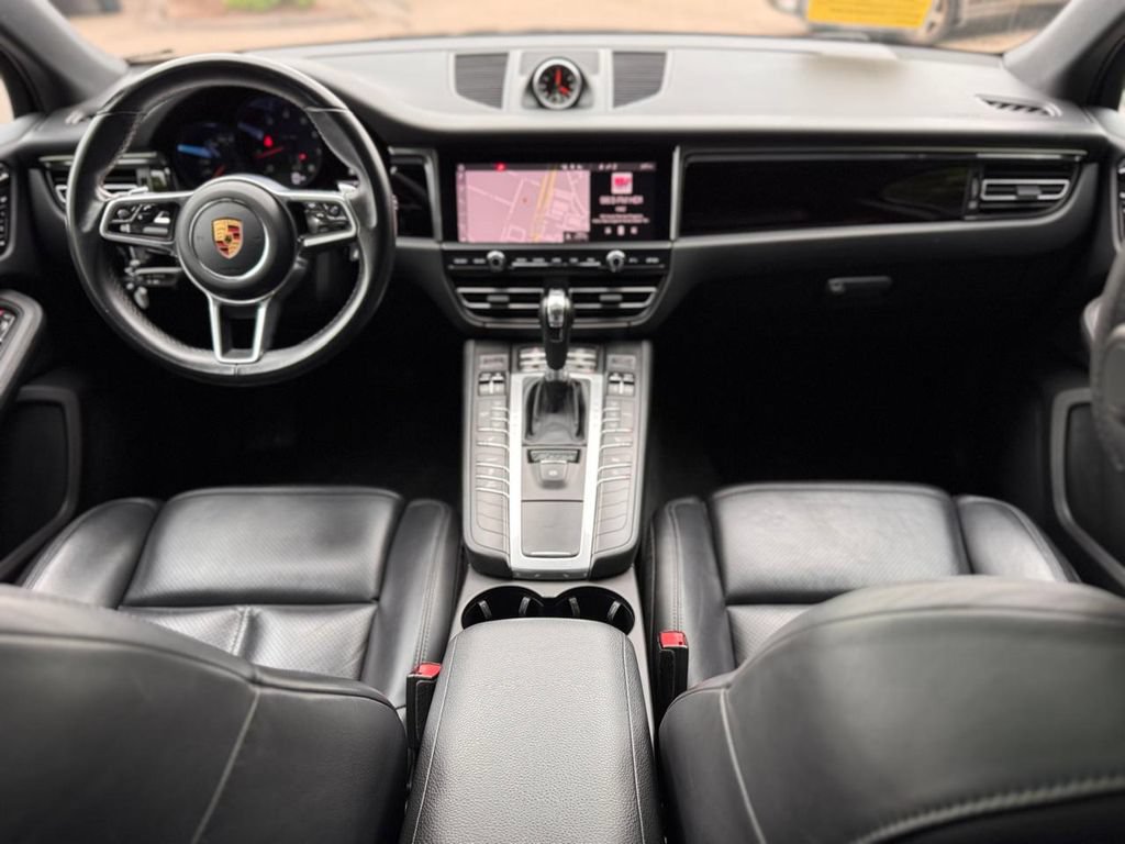 Used 2020 Porsche Macan AWD/4WD image 25