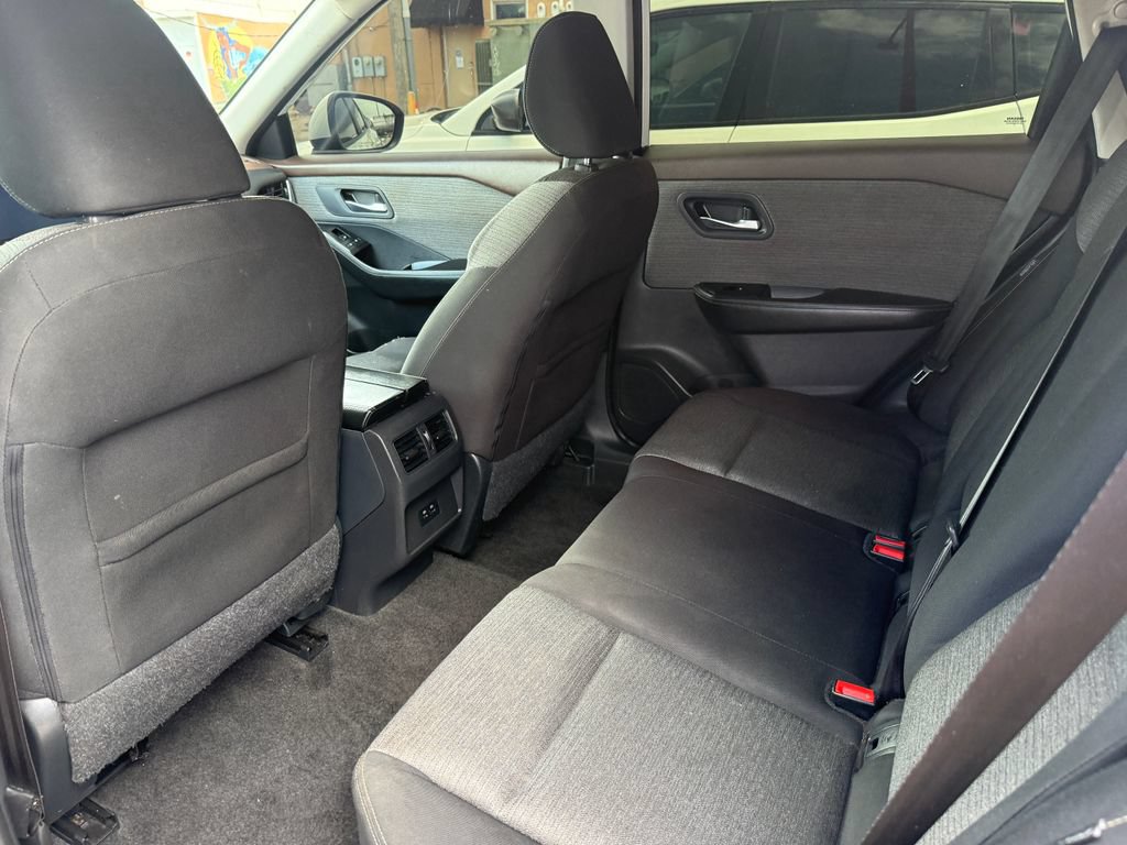 Used 2022 Nissan Rogue SV AWD/4WD image 19