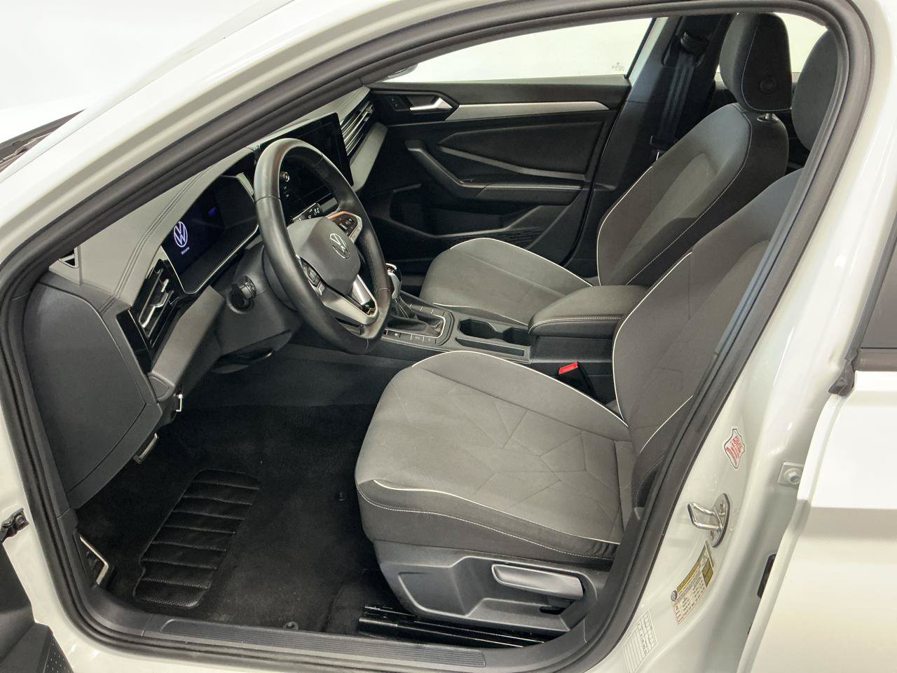 Used 2025 Volkswagen Jetta Sport FWD image 6