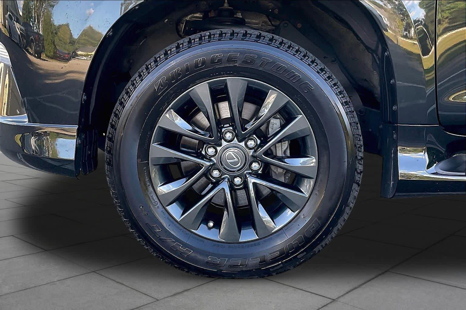 Used 2023 Lexus GX 460 Premium w/ Premium Package AWD/4WD image 10