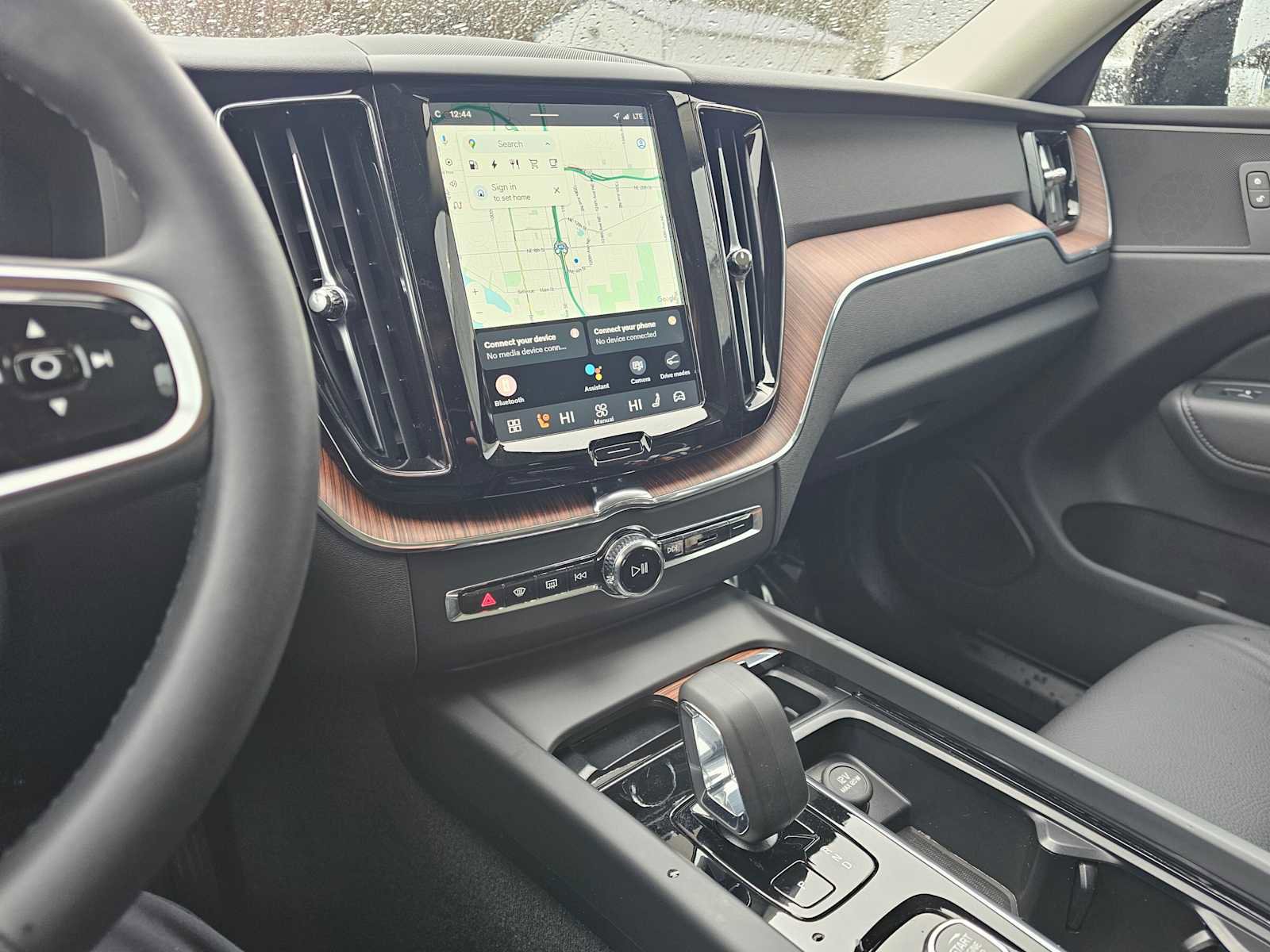 Certified 2024 Volvo XC60 T8 Plus w/ Protection Package Premier image 24