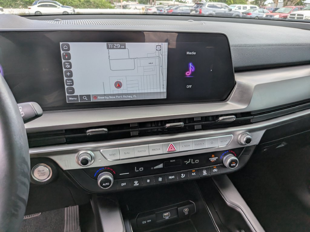 Certified 2025 Kia Telluride LX FWD image 23