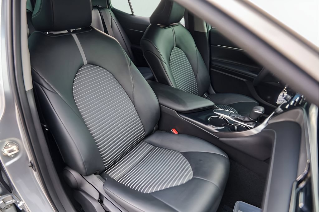 Used 2020 Toyota Camry SE FWD image 32