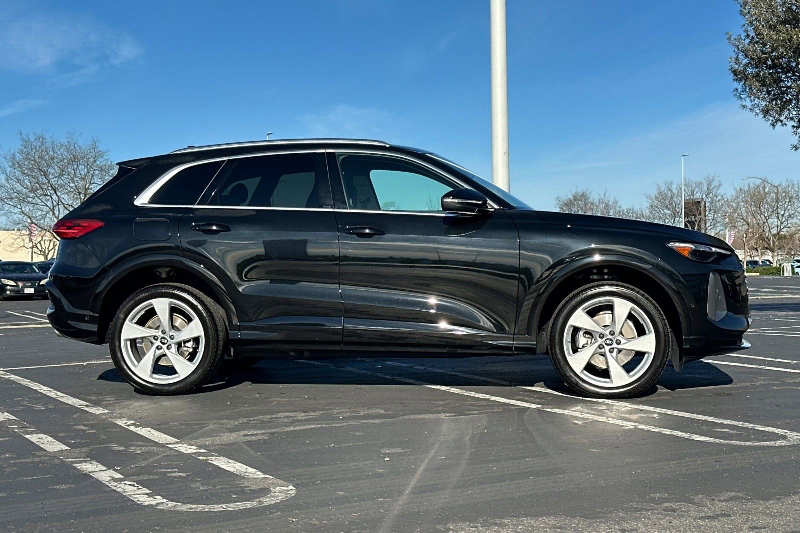 Used 2025 Audi Q5 Premium Plus w/ Premium Plus image 3