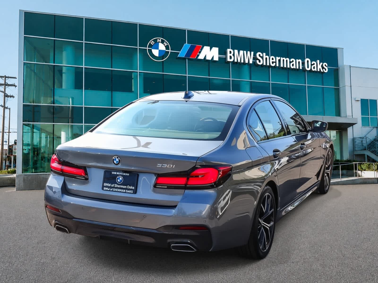 Used 2023 BMW 530i w/ M Sport Package RWD image 4