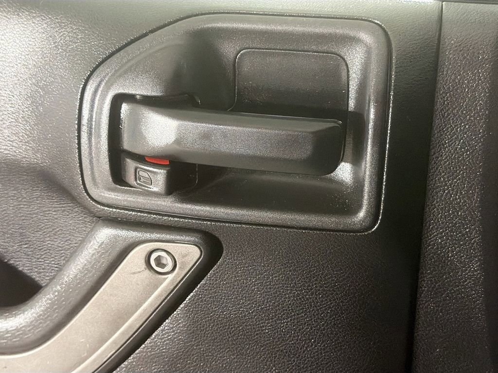 Used 2015 Jeep Wrangler Sport w/ Connectivity Group AWD/4WD image 17