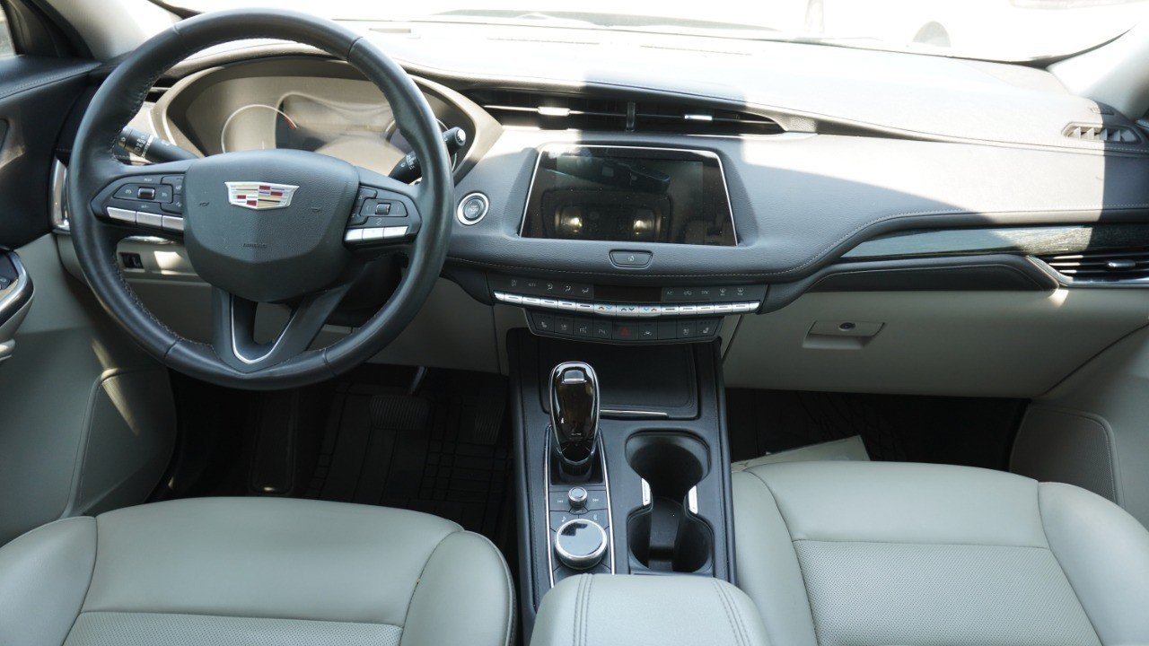 Used 2022 Cadillac XT4 Premium Luxury w/ Enhanced Visibility Package FWD image 14