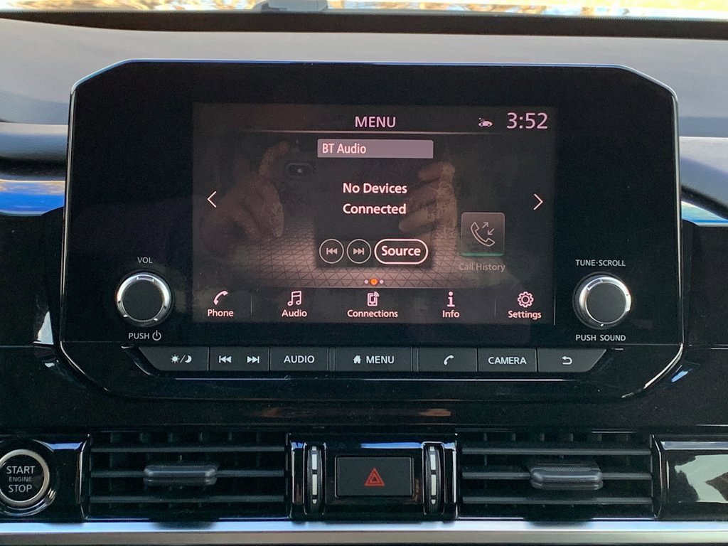 Used 2022 Nissan Pathfinder SV image 15