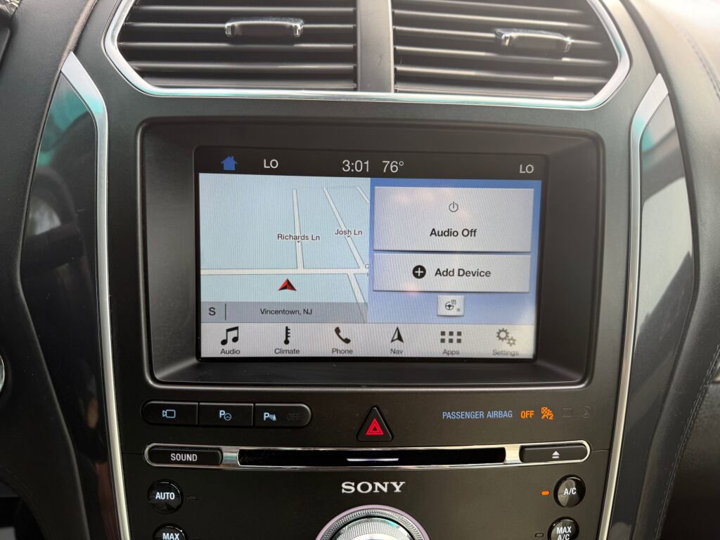 Used 2017 Ford Explorer Platinum image 17