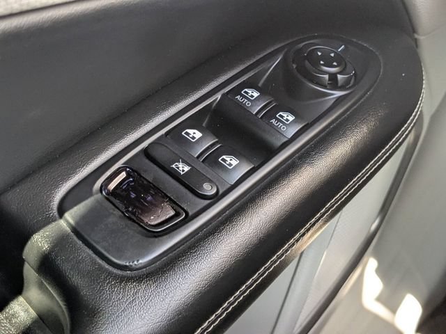 Used 2018 Jeep Compass Latitude w/ Popular Equipment Group FWD image 22