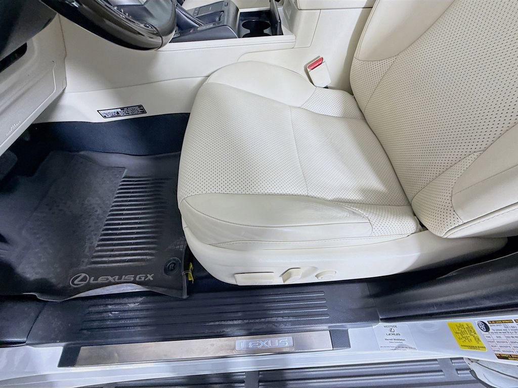 Used 2023 Lexus GX 460 Luxury w/ Accessory Package image 19