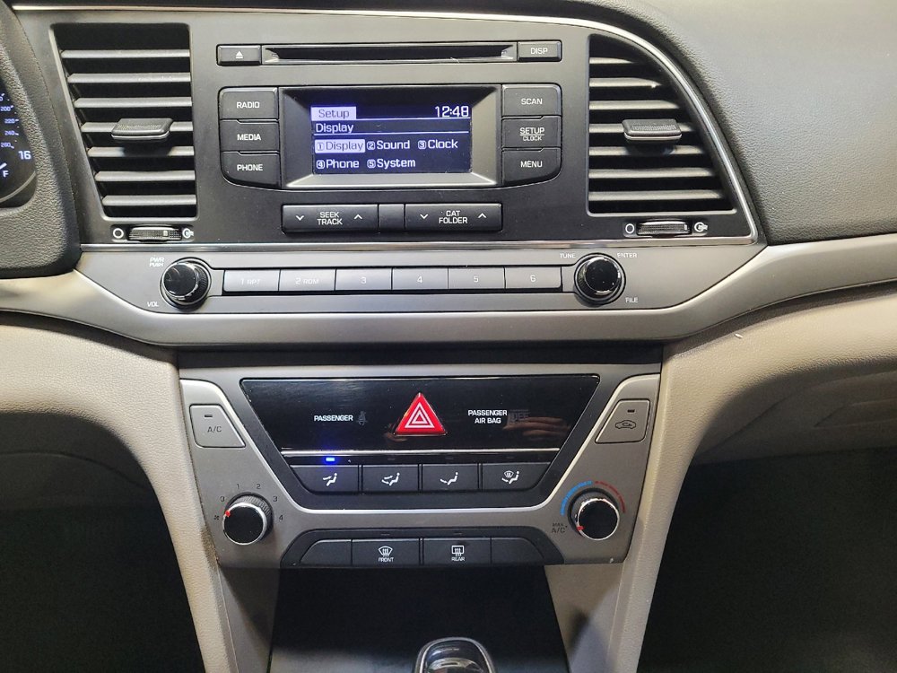 Used 2017 Hyundai Elantra SE image 25
