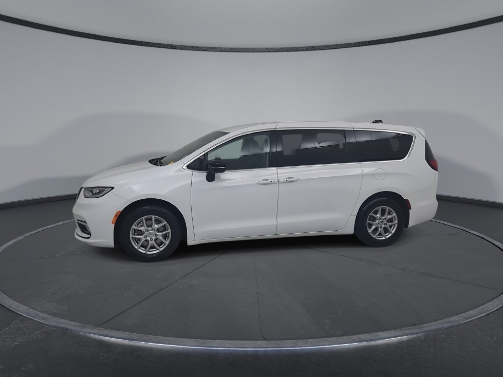 Certified 2024 Chrysler Pacifica Touring-L FWD image 10