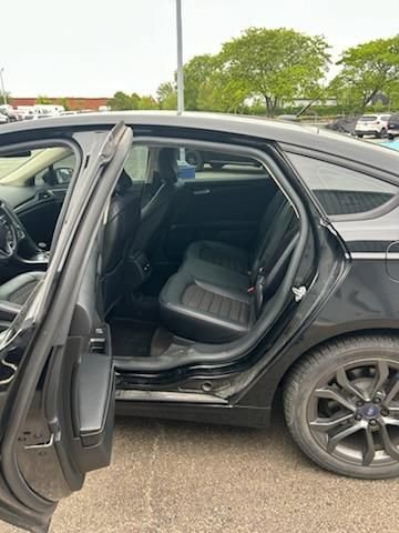 Used 2018 Ford Fusion SE w/ Equipment Group 201A FWD image 12