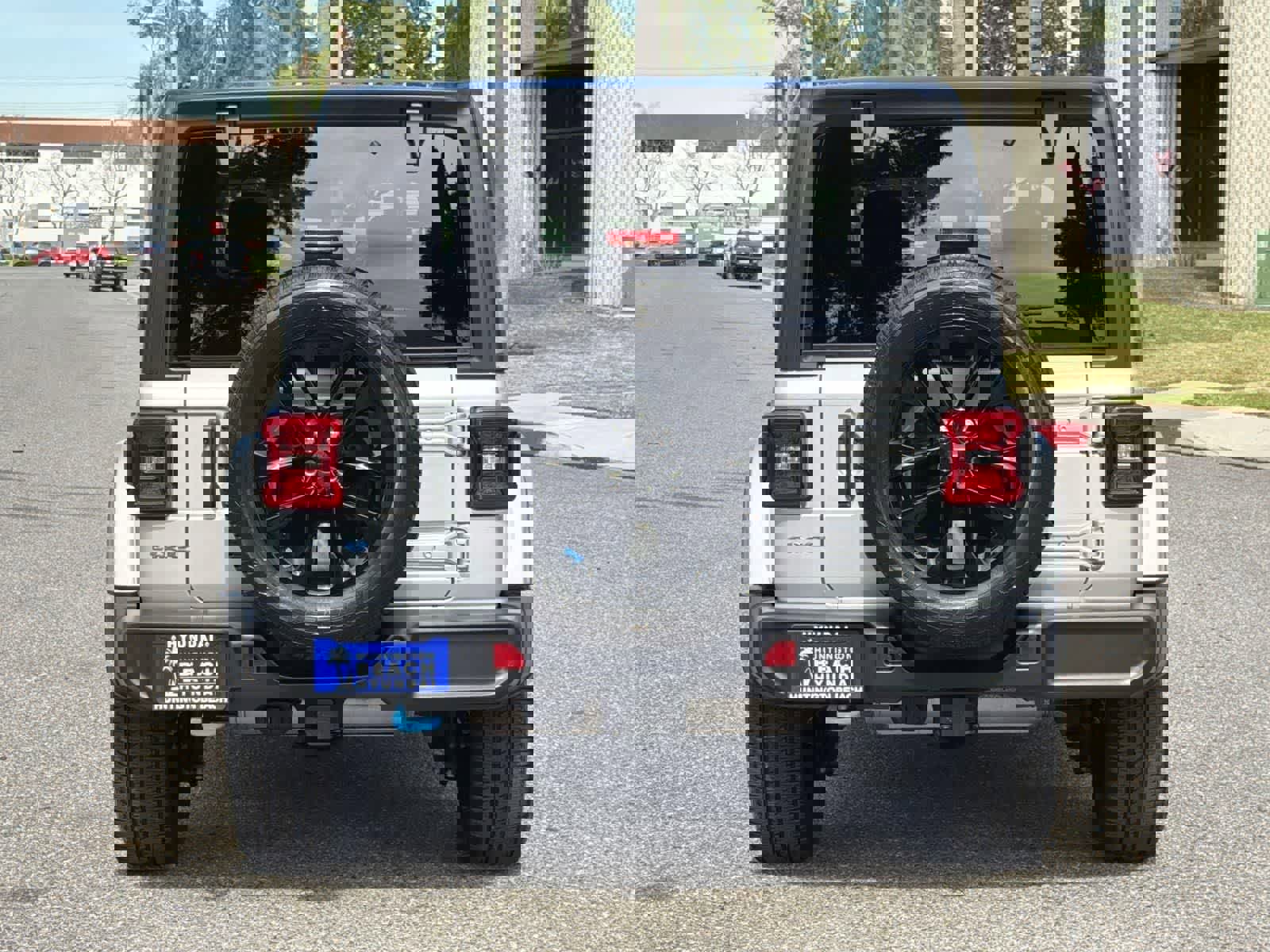 Used 2023 Jeep Wrangler Sahara w/ Cold Weather Group image 5