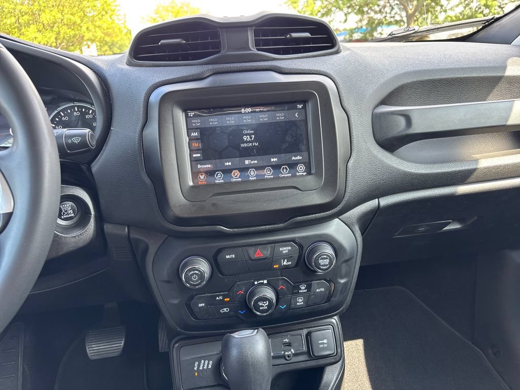 Used 2021 Jeep Renegade Latitude AWD/4WD image 21