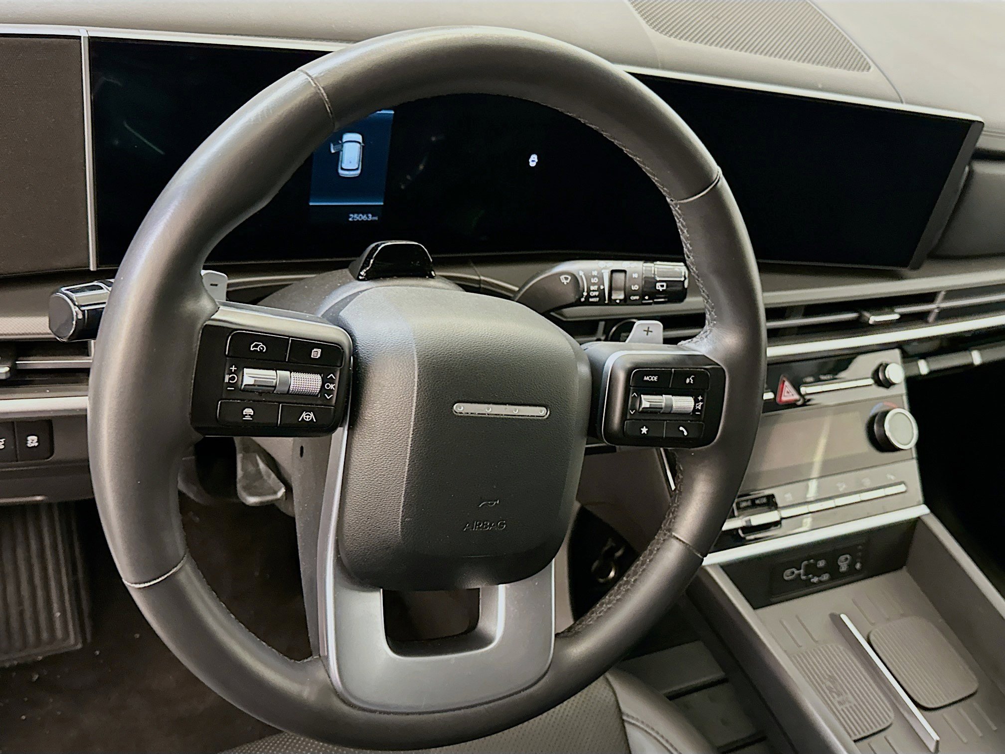 Used 2025 Hyundai Santa Fe SEL image 18