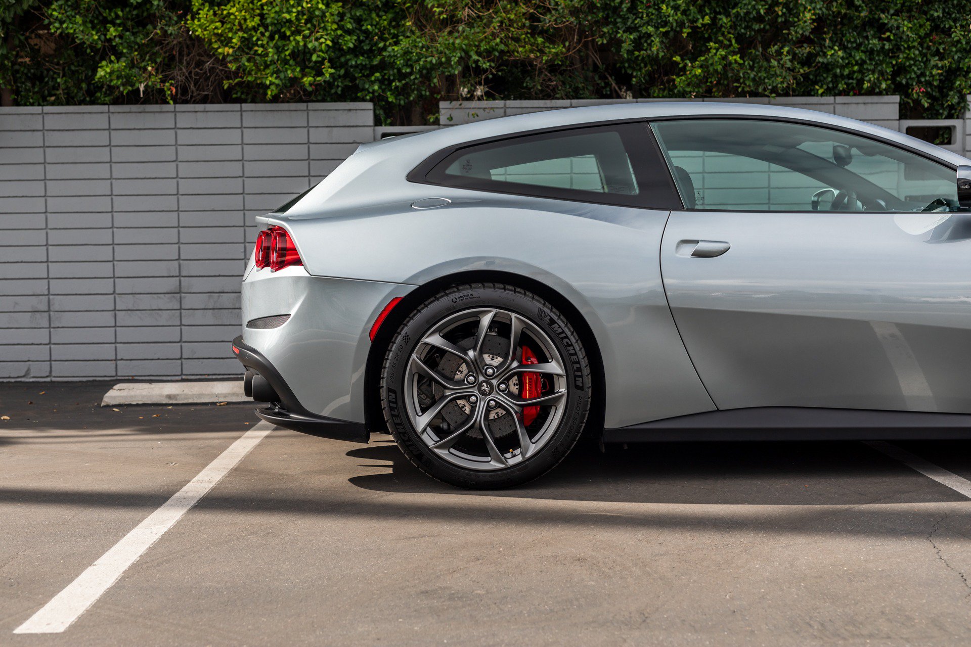 Used 2018 Ferrari GTC4Lusso T RWD image 9